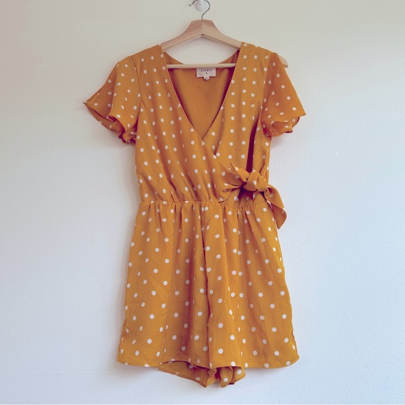 Everly Wrap Romper size Medium - Picture 3 of 5